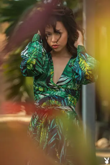 Kit Rysha – Tall Thai Brunette Shows Her Ass in the Garden