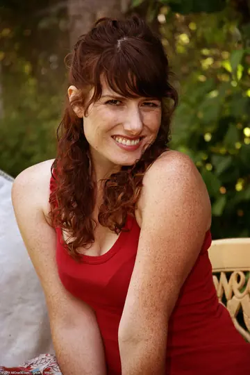 PAWG MILF Lifts Her Skirt and Spreads Outdoors on a Bench