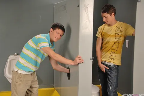 Two Men Suck and Stroke at Gloryhole – photo 2 of 20