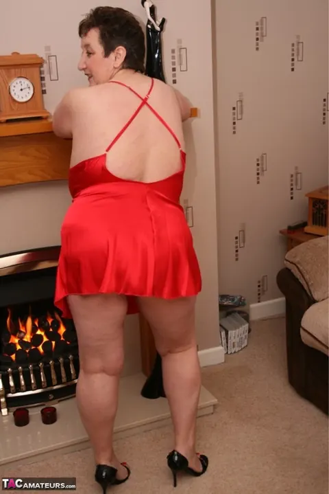 Kinky Carol: Mature British BBW in Red Lingerie Shows Off Her Huge Natural Tits – photo 4 of 16