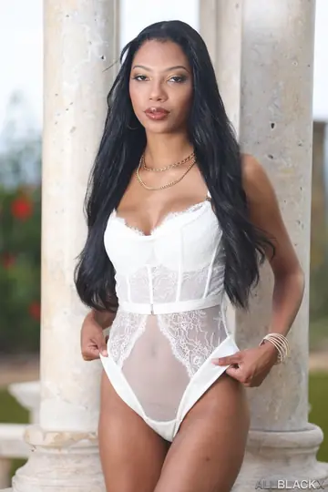 Eden West – Ebony Brunette Takes BBC Outdoors