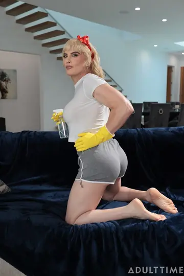 Trans Woman Kisses Partner Then Fucks Her Doggy Style