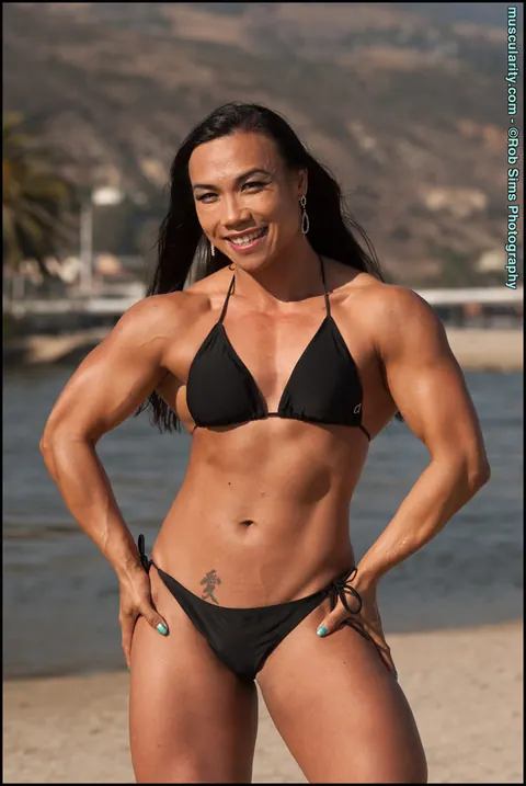 Tram Nguyen: Asian Brunette Bodybuilder Strips Off Her Bikini and Flexes on the Beach – photo 10 of 15