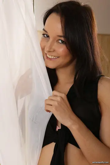 Francys Belle – Slim Brazilian MILF Uses a Dildo in Lingerie