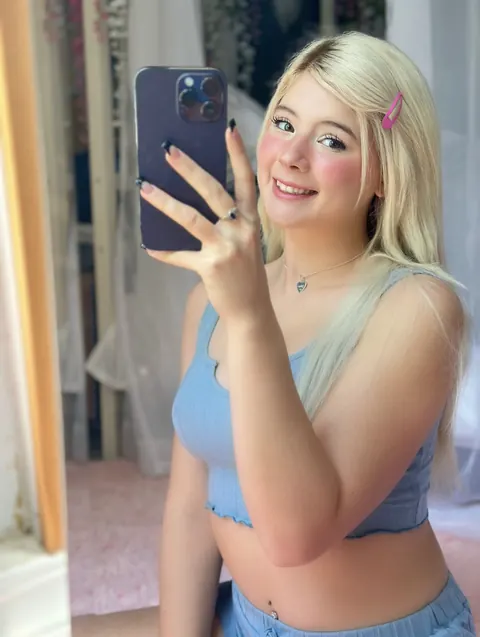 Curvy Blonde with a Big Ass Poses Nude for Phone Selfies – photo 9 of 18