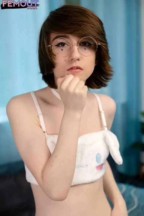 Trans Woman Has Sex and Masturbates with a Dildo – photo 3 of 16