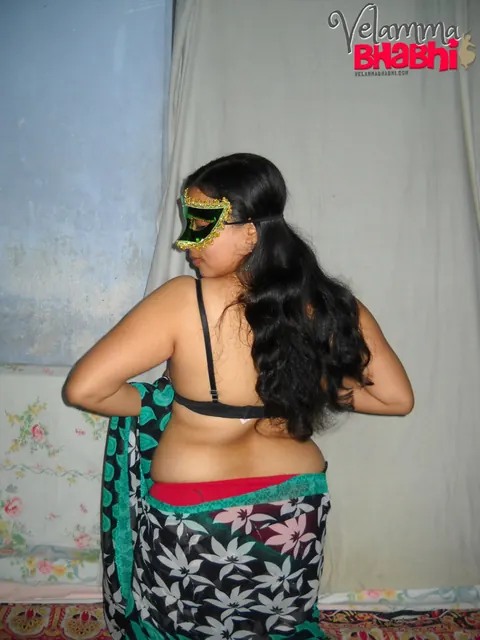 Indian BBW Strips Nude While Wearing a Mask – photo 7 of 11
