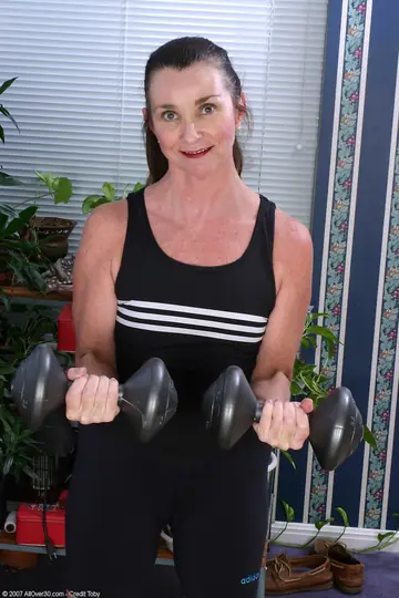 Tall Thick MILF Strips and Spreads in the Gym