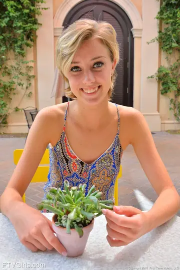 Haley Reed – PAWG Blonde Rides a Dildo Outdoors