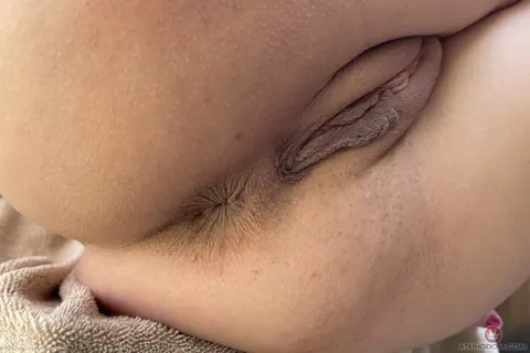 Lily Adams: Brunette Spreads Her Shaved Labia in Close-Up – photo 10 of 20