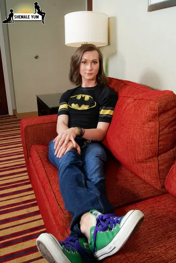Slim Trans Woman Removes Her Top and Shows Her Cock