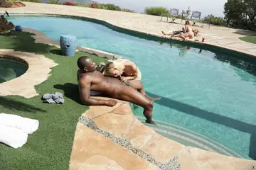 Quinn Wilde – Petite Brunette Rides BBC Poolside in Interracial Threesome