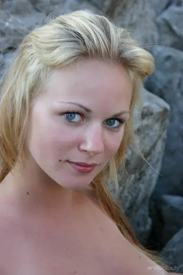 Anna Smart – European Blonde with Big Natural Tits Enters Water Totally Nude