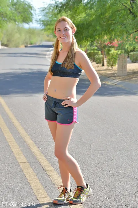 Bailey Rayne: Tall Blonde Masturbates with a Dildo – photo 1 of 20