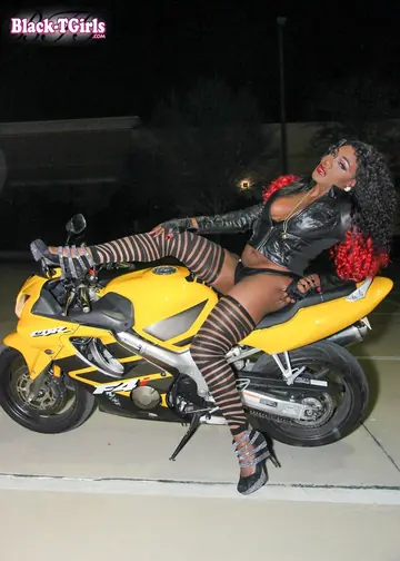 Ebony Trans Woman Strips Nude and Flaunts Her Big Ass