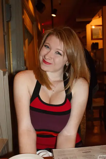 Irelynn Dunham – Redhead PAWG Shows Off Her Big Tits and Ass in the Bedroom