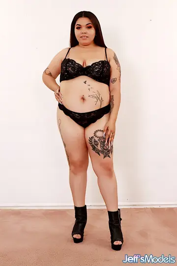 Ebony BBW Strips Off Her Lingerie and Spreads in Heels