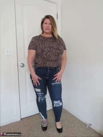 Curvy Blonde MILF Strips Off Her Ripped Jeans and Poses Naked