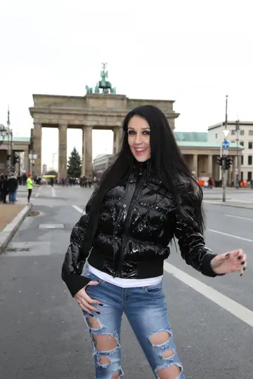 Meli Deluxe – Tall German Brunette Flashes Her Enhanced Tits Outdoors