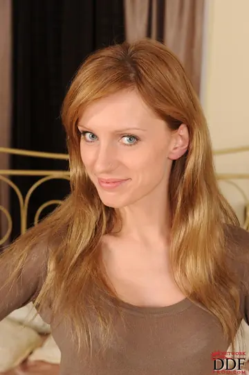 Slim Russian MILF in Lingerie and Jeans Spreads Her Pink Holes