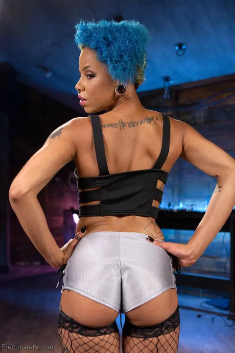 Daisy Ducati: Tall Redhead Dominates Her Ebony Sub in Stockings – photo 6 of 11