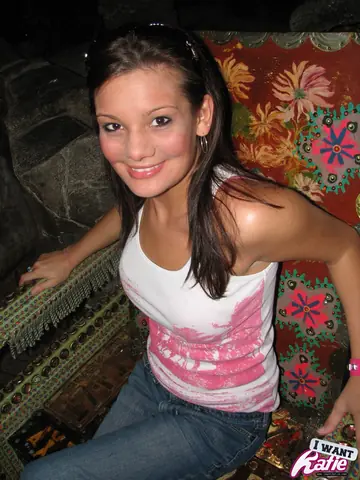 Kate Crush – Brunette with Big Enhanced Tits Flashes Her Chest in Jeans