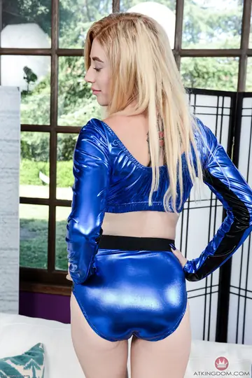 Blonde PAWG Strips and Spreads Her Asshole Wide