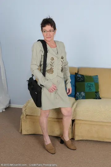 Thick Mature Woman Strips Out of Her Lingerie and Spreads