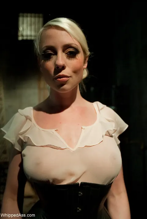 Lorelei Lee: Short-Haired Blonde MILF Ball-Gagged and Fingered by Booted Domme – photo 5 of 21