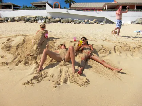 Bibi Noel: Blonde Lesbians Finger, Lick and Spread on the Beach – photo 2 of 21