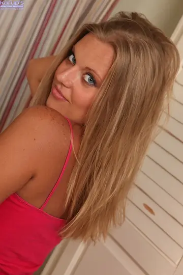 Jessica Stone – Petite Blonde PAWG Oils Her Big Tits and Spreads Her Legs