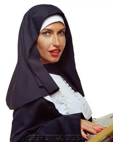 Sophie Evans – Blonde MILF in Nun Costume Masturbates and Spreads