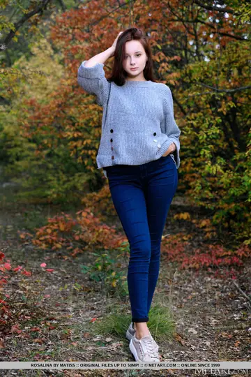 PAWG Strips Naked and Spreads in the Forest