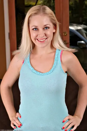 Cindi Loo – Tattooed Blonde Bares Her Small Natural Tits