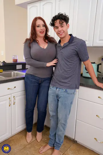 Maggie Green – Curvy Redhead MILF Holds Big Tits After Kitchen Anal