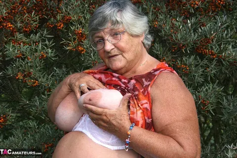 BBW Brunette Removes Her Panties and Glasses – photo 5 of 20