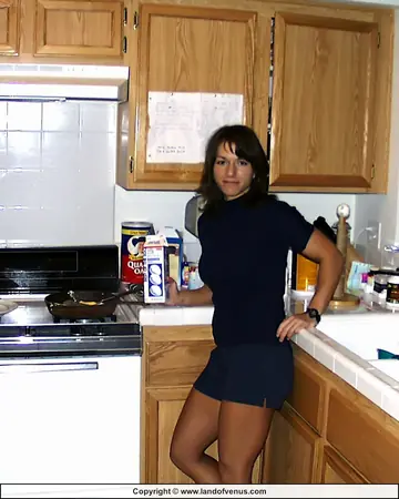Venus – Muscular Brunette MILF Flexes Big Tits and Ass in the Bathroom and Kitchen