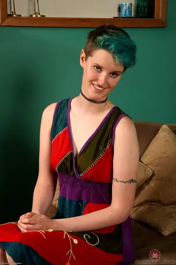 Short-Haired Woman Removes Her Skirt to Spread Her Hairy Pussy