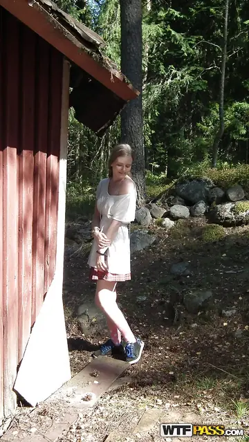 Evelina Juliet – PAWG in Socks Spreads Her Pussy Outdoors