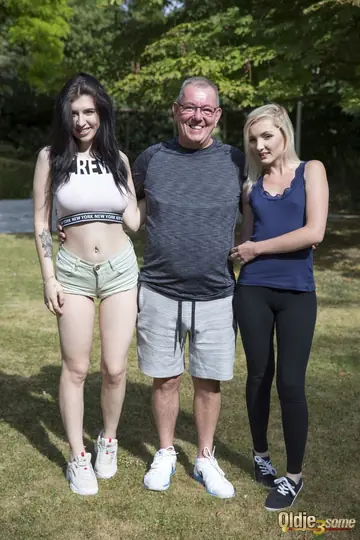 Tyna Gold – Slim Short-Haired Blonde in Shorts Fucks in Threesome Outdoors