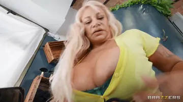 Alexa Blun – Mature Latina Gives a Blowjob and Fucks Outdoors