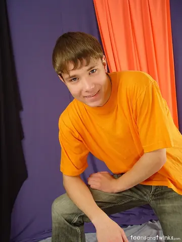 Thick Guy Spreads His Big Ass in the Bedroom