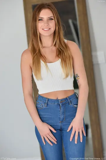 Summer Brooks – European PAWG Strips Out of Her Jeans to Show Her Big Ass