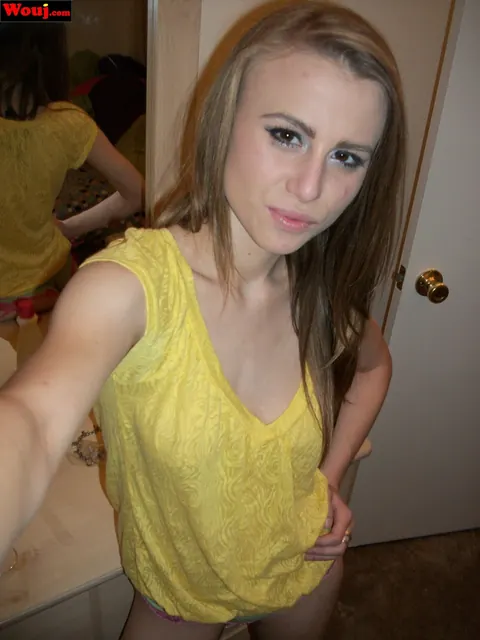Soleil Saunders: Brunette PAWG Poses in Panties for Selfies – photo 6 of 15