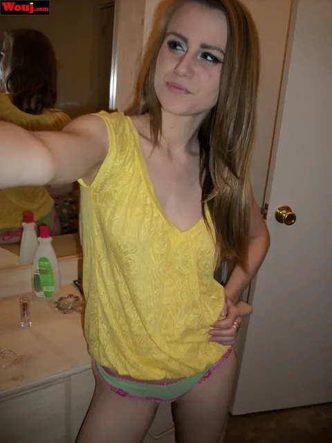 Soleil Saunders: Brunette PAWG Poses in Panties for Selfies – photo 3 of 15