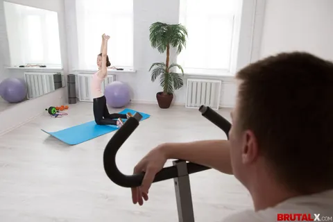 Stephanie Moon: Athletic European Brunette in Yoga Pants Takes Anal and a Facial – photo 2 of 15