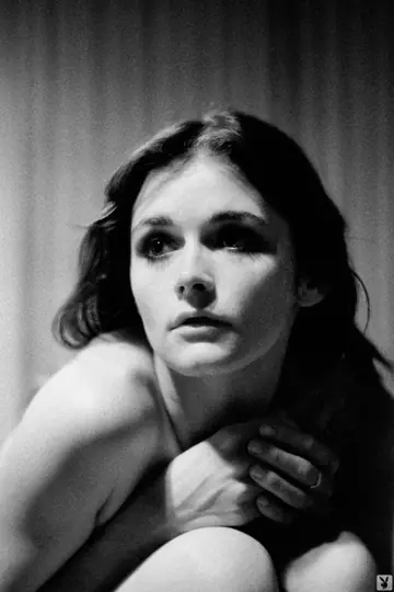 Margot Kidder – Brunette with Natural Tits and Hairy Pussy Poses Outdoors