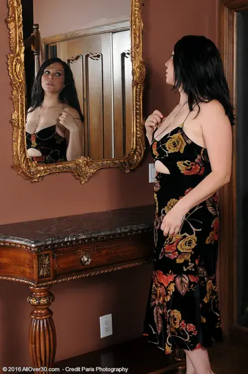 Summer Avery – Thick Brunette MILF with Big Tits Spreads in Front of a Mirror