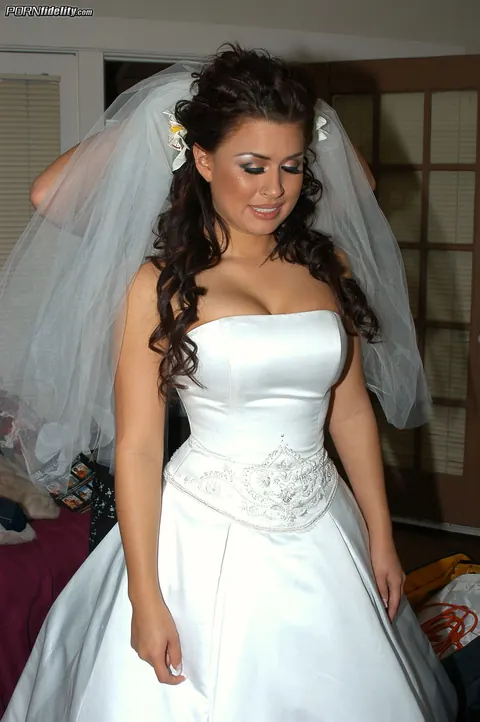 Eva Angelina: Petite Latina MILF Kisses and Has Group Sex on Her Wedding Day – photo 9 of 16