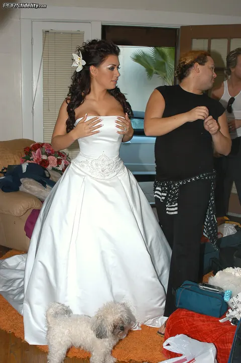 Eva Angelina: Petite Latina MILF Kisses and Has Group Sex on Her Wedding Day – photo 8 of 16